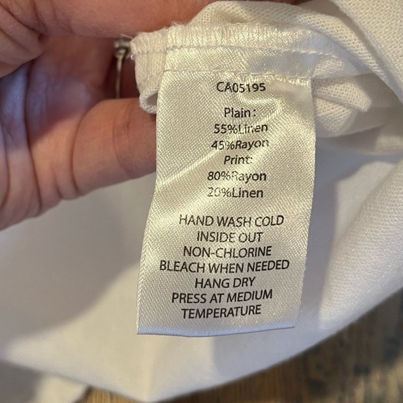 L’INDICE White Linen Blend Top with Floral Trim – Size L - Picture 3 of 10